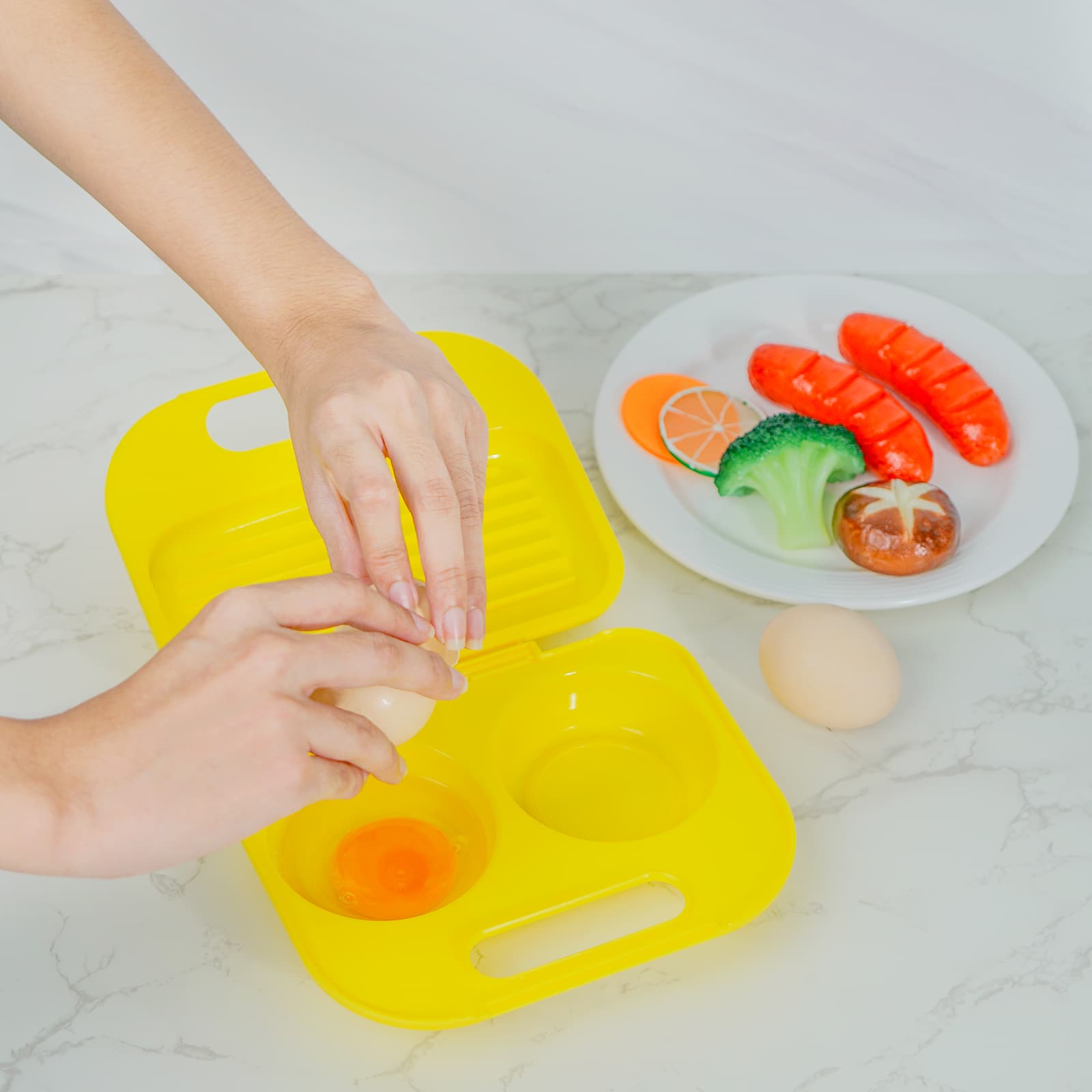 JANKOW Egg poacher, Microwave in Minutes, BPA Free for Quick and Healthy Breakfast, Microwave Egg Cooker, Microwave Maker for 2 Eggs, Dishwasher safe(yellow) - 2
