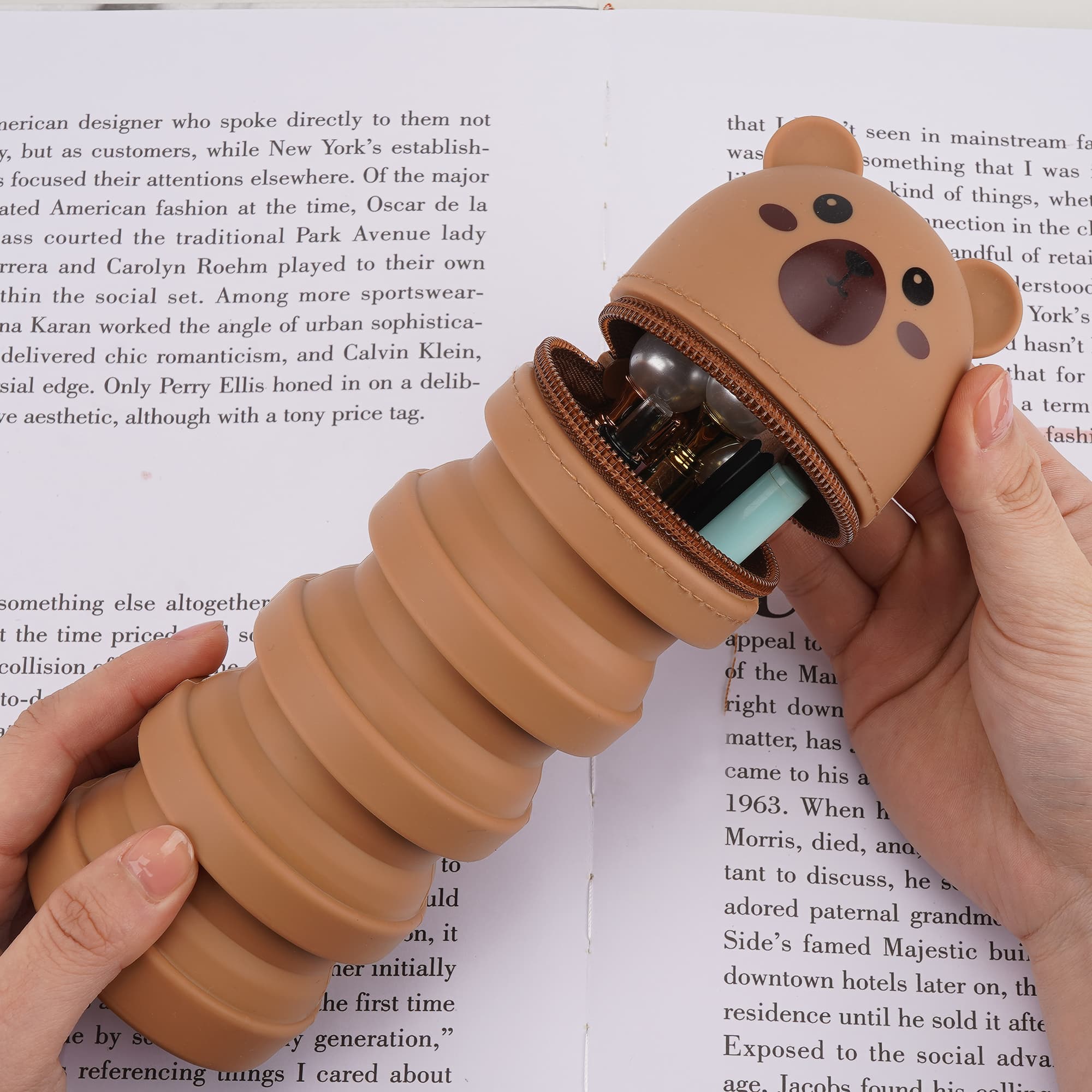 JANKOW Cartoon Silicone Foldable Pen Holder Bear Shape Cute Expandable Pencil Case, Creative Stationery Organizer Flexible Pen Holder (Brown) - 3