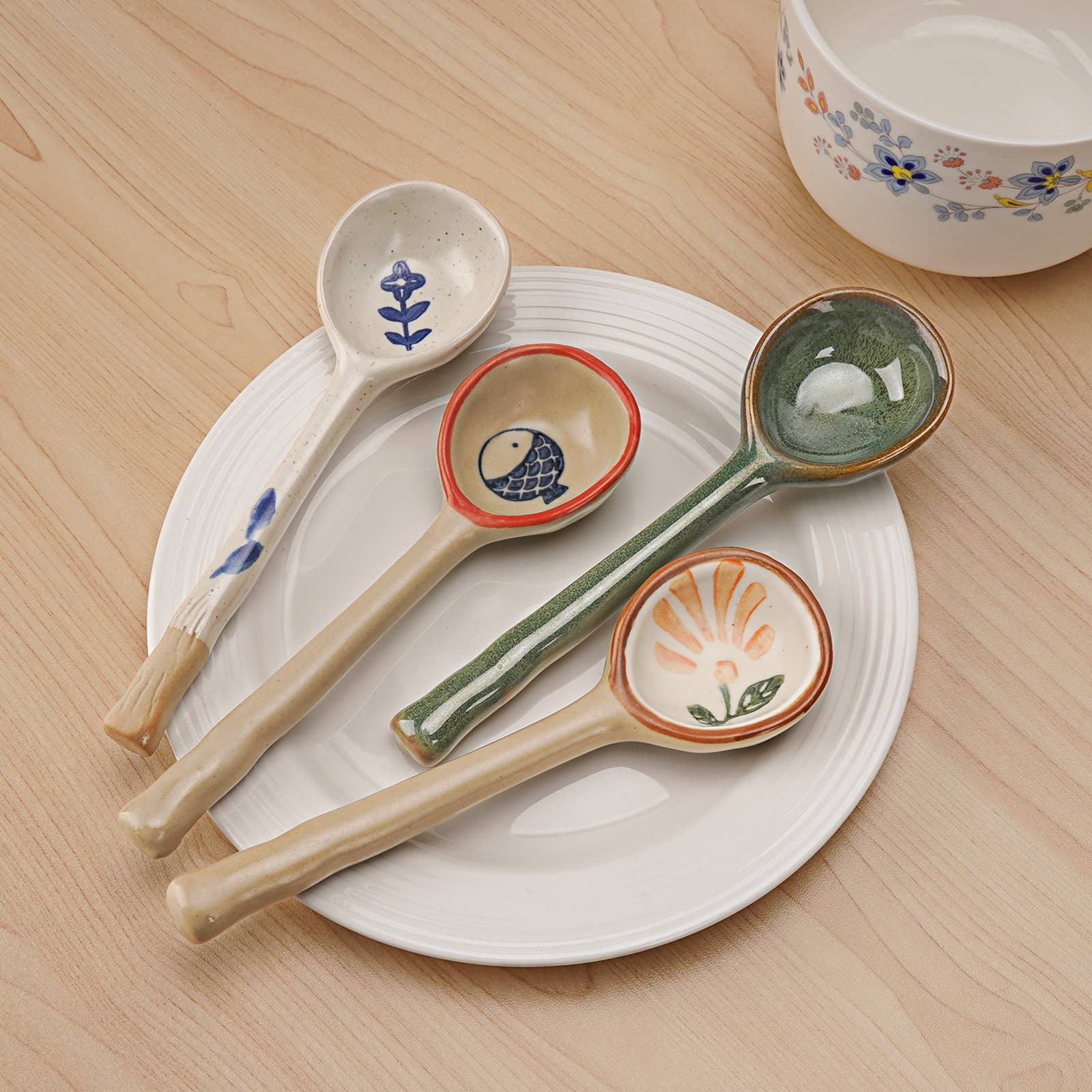 JANKOW 4 Pack Japanese Ceramic Soup Spoons, Long Handle Japanese Round Soup Spoon, Hand-Painted Porcelain Soup Spoons for Ramen Wonton Noodles Miso Dumplings - 5