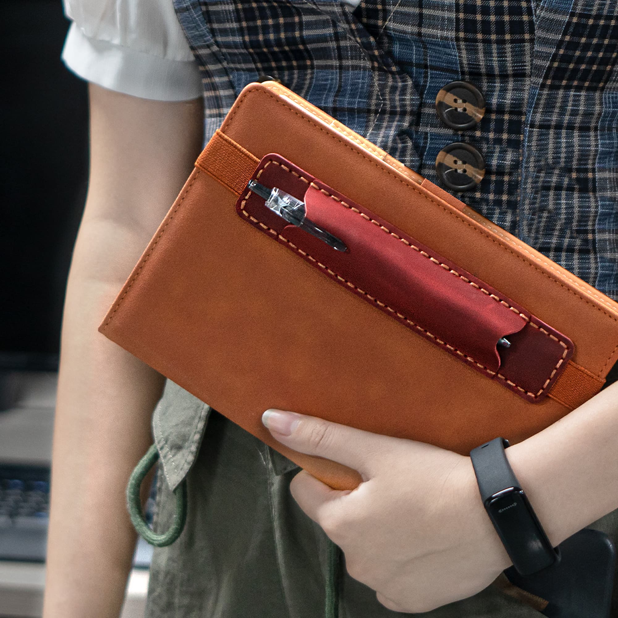 JANKINGS Crazy Horse Leather Elastic Pen Holder for Notebook, Wine Red – Genuine Leather Journal Band Pen Pouch, Fits A5/A6 Planners, 1-Pack - 4