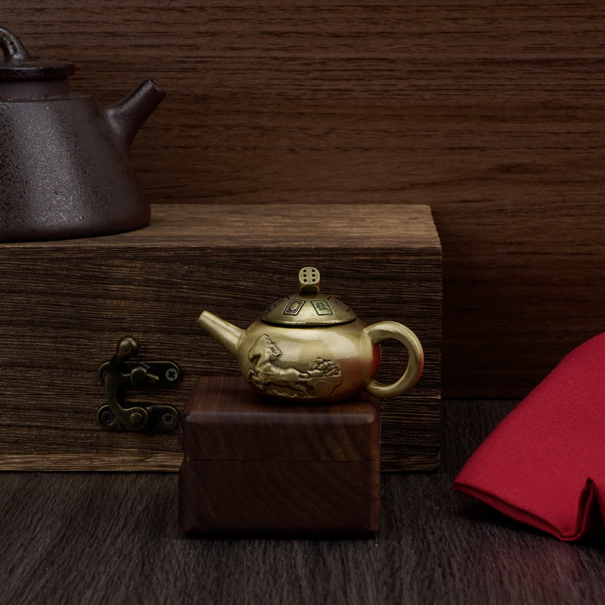 JANKOW Orichalcum Metal Mini Teapot Figurine – Brass‑Style Handheld Stress‑Relief Ornament, Decorative Desk Teapot Sculpture, 1‑Pack - 4