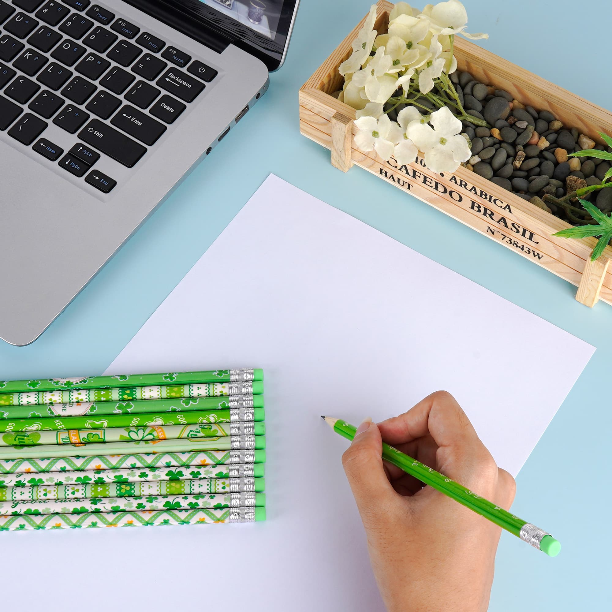 JANKOW 36 Pcs St. Patrick's Day Pencils Bulk - 6 Assorted Shamrock Patterns - HB Graphite Wood Pencils with Eraser for Classroom Rewards, Goodie Bag Fillers, Green Party Supplies - 3